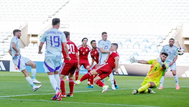 官网-【解码苏格兰】前锋负责防守，中场负责进球