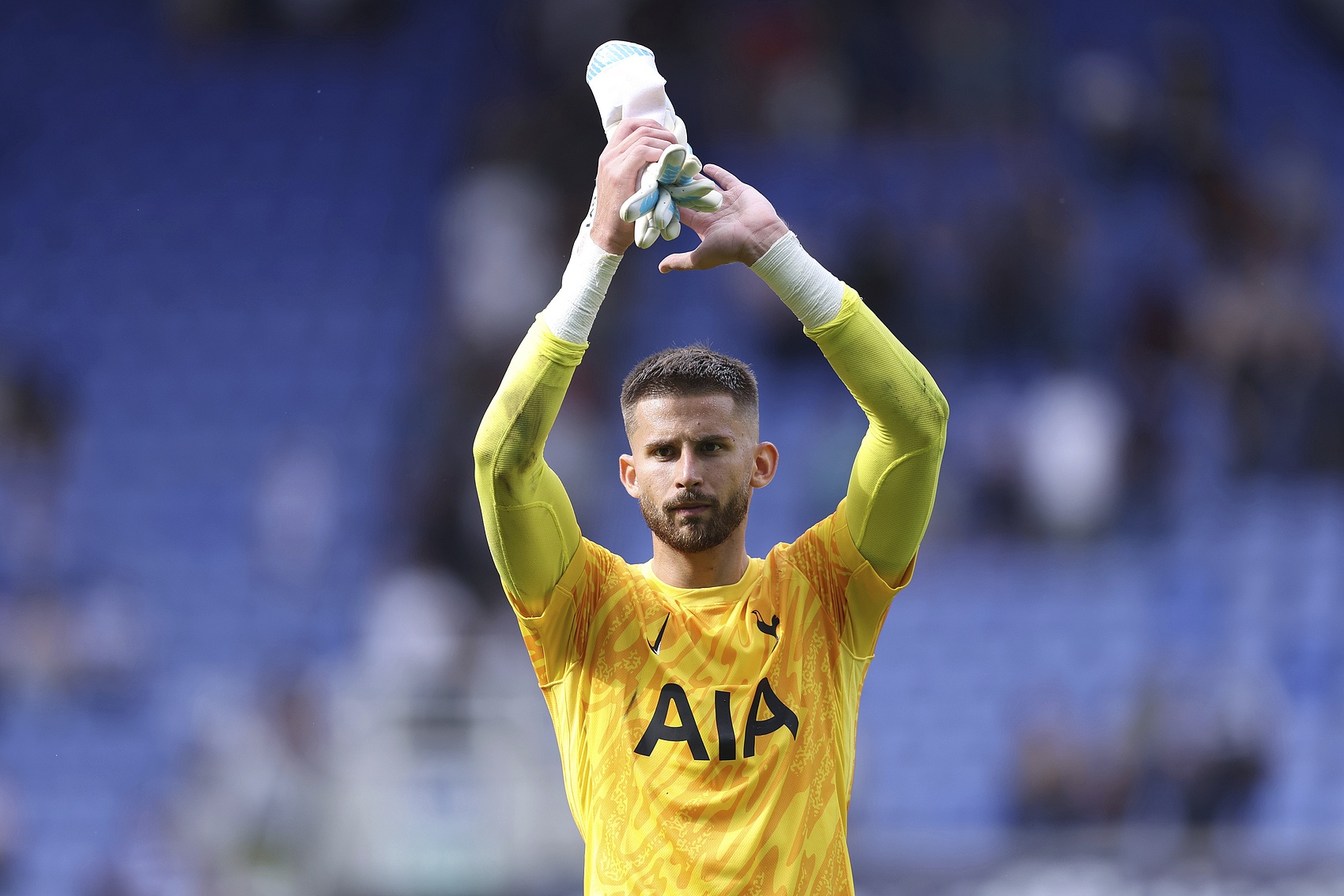 电竞赛事-记者：国米与橡树资本管理层进行会谈，今夏优先引进门将维卡里奥